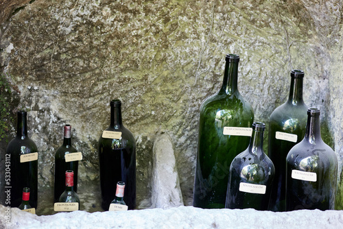 Fotografering vieille bouteille de vin de toute taille