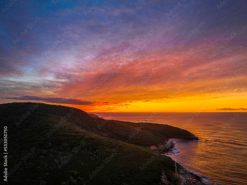 Obraz premium High cloud sunrise over the mountain and sea