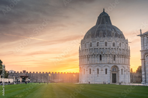 Fotomurale Pisa, Italy, 14 April 2022:  View of Pisa Baptistery at sunset