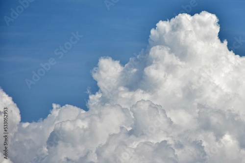 Las nubes formando la cabeza de Dios en el cielo