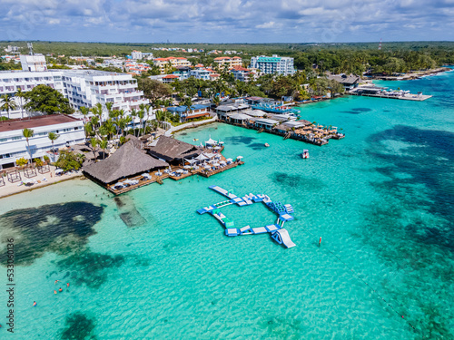 Foto Beautiful aerial view of Boca Chica beach, its turquoise waters, resorts near th
