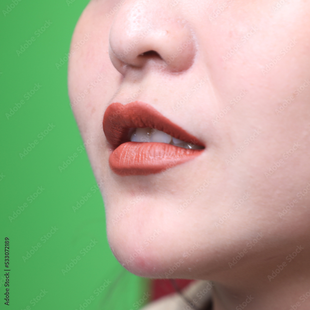 Obraz premium Experiment to apply lipstick on human organs. to test before actual use