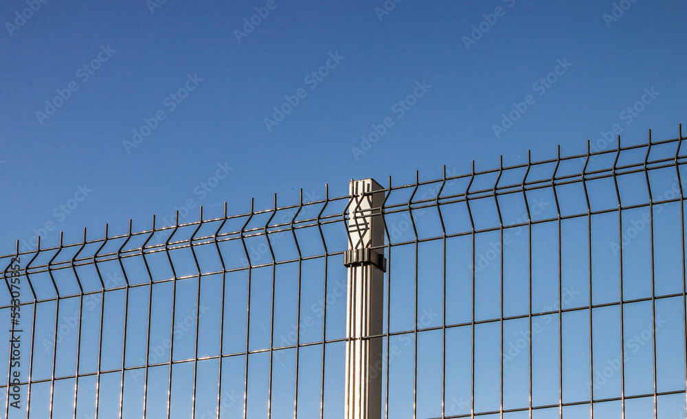Steel grating fence made with wire. Steel grating fence made with wire.