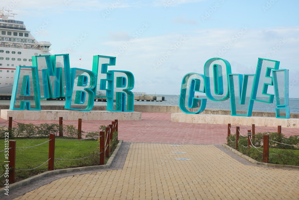 AMBER COVE, PUERTO PLATA, DOMINICAN : CarnivalCruise ship docked at port Amber Cove - obrazy, fototapety, plakaty 