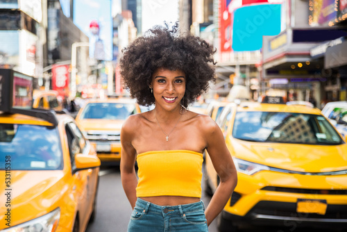 Beautiful afro-american woman walking in New York - Young black female adult tourist in Manhattan, USA
