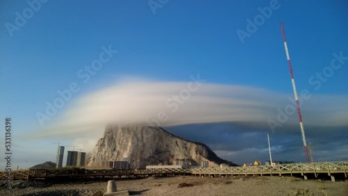 time lapse del peñón de Gibraltar en un día nuboso