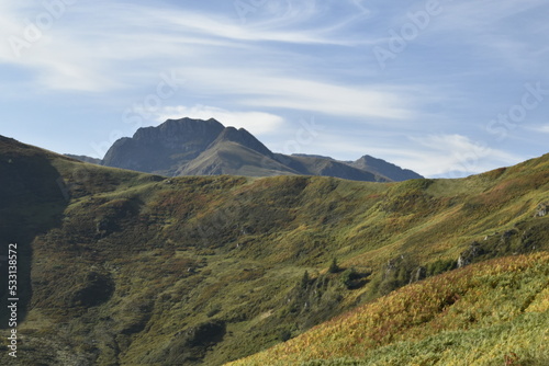 paysage de montagne au Col de Port en Ari  ge avec le versant d une montagne