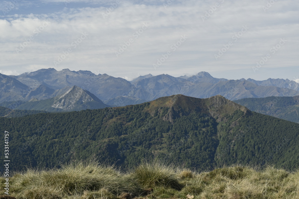 paysage de montagne au Col de port en Ariège le premier jour d'automne