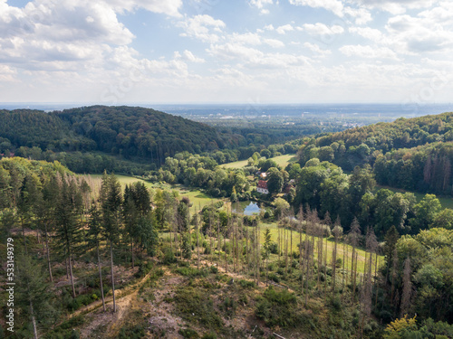 Mittelgebirge Teutoburger Wald in Nordrhein-Westfalen  im Nieders  chsischen Bergland Luftaufnahme Bielefeld