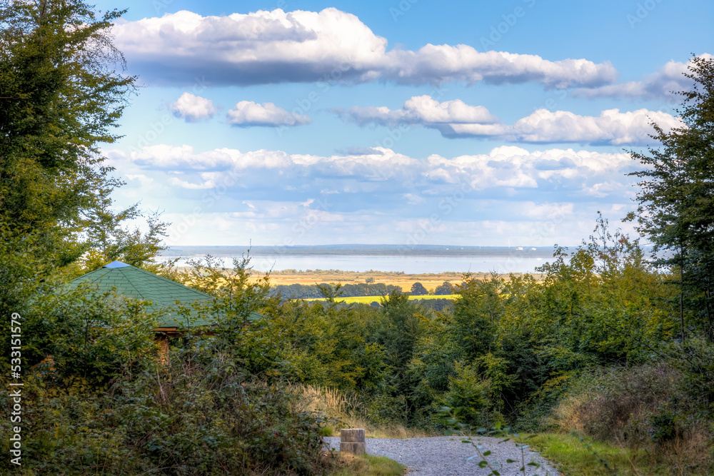 Blick vom Brüder Grimm Märchenweg in Bad Rehburg auf das Steinhuder Meer Blick vom Brüder Grimm Märchenweg in Bad Rehburg auf das Steinhuder Meer