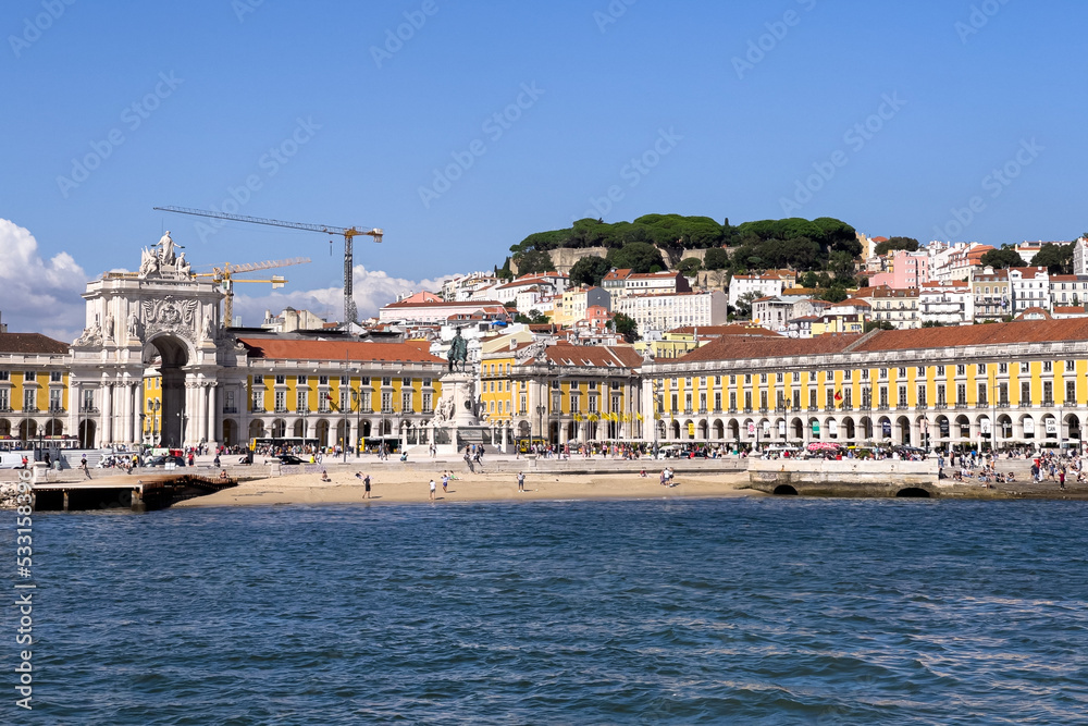 Obraz premium View from a tour boat over Praca do Comercio in Lisbon