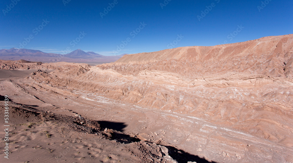 Naklejka premium A landscape picture with Licancabur mountain