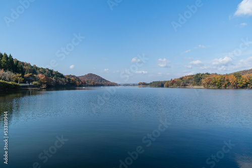 Obraz na płótnie 千丈寺湖(兵庫県三田市)の秋 w salonie