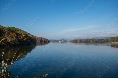 Obraz na płótnie 千丈寺湖(兵庫県三田市)の秋 w salonie