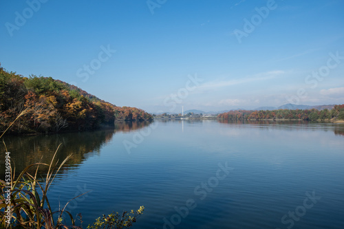 Obraz na płótnie 千丈寺湖(兵庫県三田市)の秋 w salonie