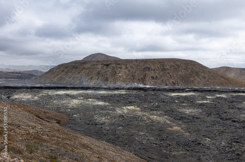 Rauch   ber dem Lavafeld am Fagrdalsfjall in Island