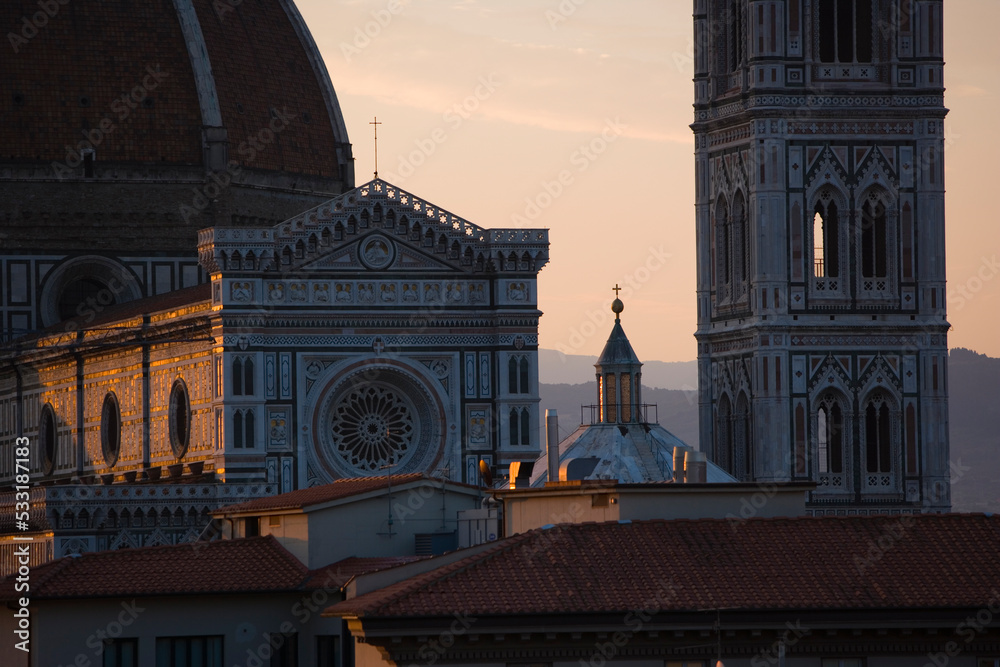 Duomo Santa Maria del Fiore at sunrise, Firenze, Italia