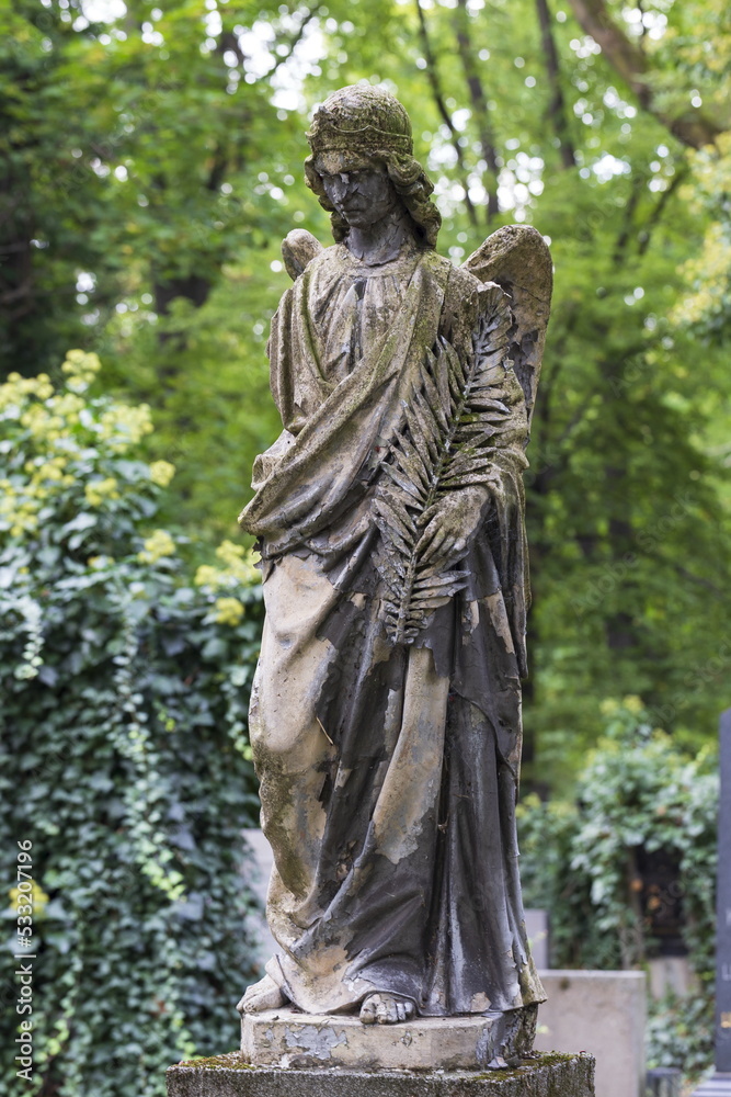 Obraz premium Historic Statue on the mystery old Prague Cemetery, Czech Republic