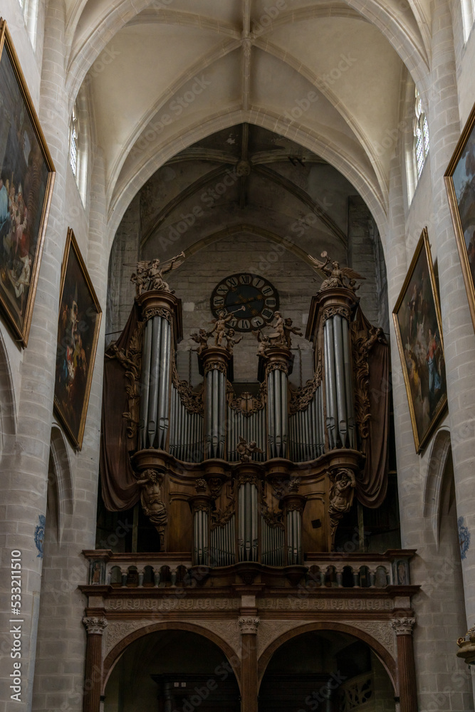 Fototapeta premium interior view of the church organ and central nave of the Collegiale Notre Dame church in Dole