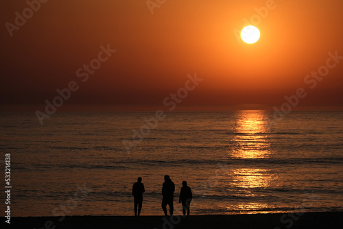 Sundown 3 people silhouette