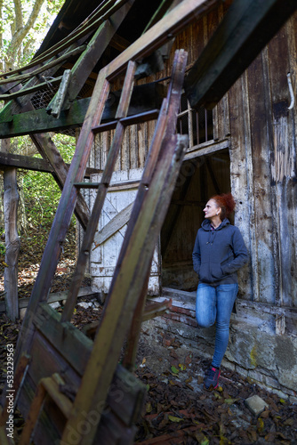 Woman in a ruined house © Xalanx