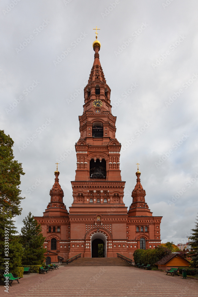 Naklejka premium The bell tower of the Chernihiv skete. Sergiev Posad, Russia