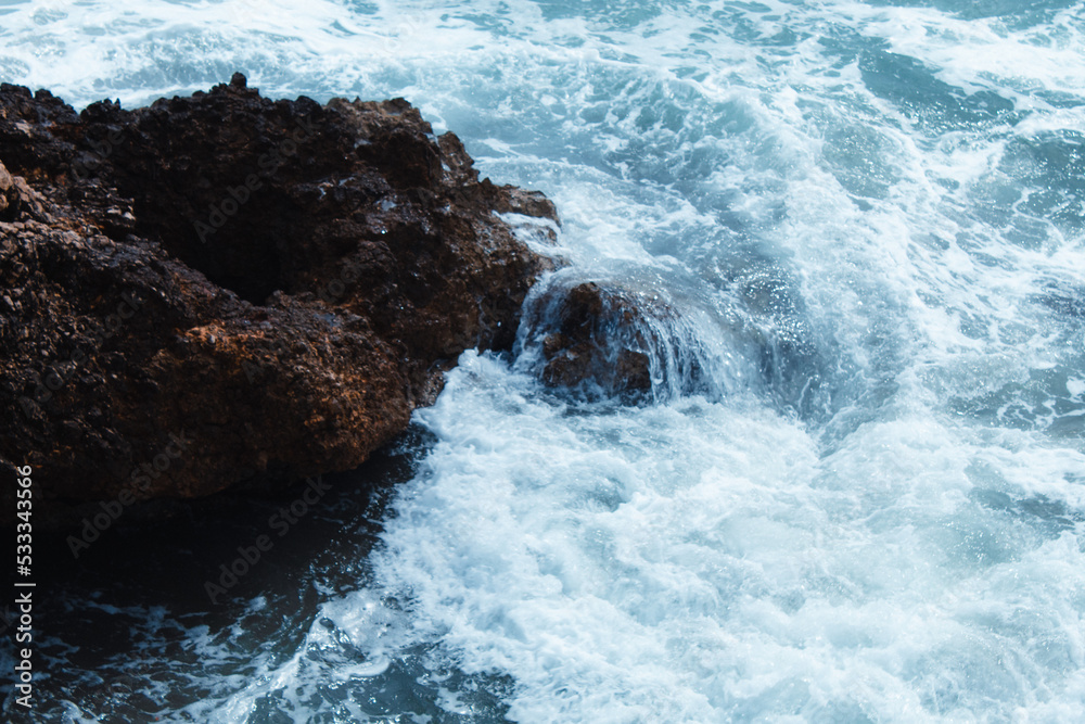 Fototapeta premium Oleaje y piedras
