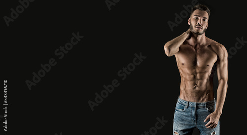 Fotografie banner with guy having muscular abs and torso