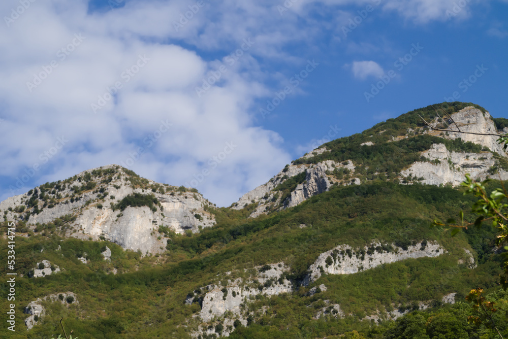 Montagne viste dal sentiero che va dal borgo di Pieia all'arco di Fondarca
