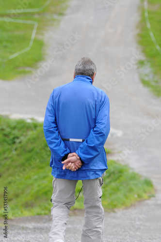 wanderer im kleinwalsertal