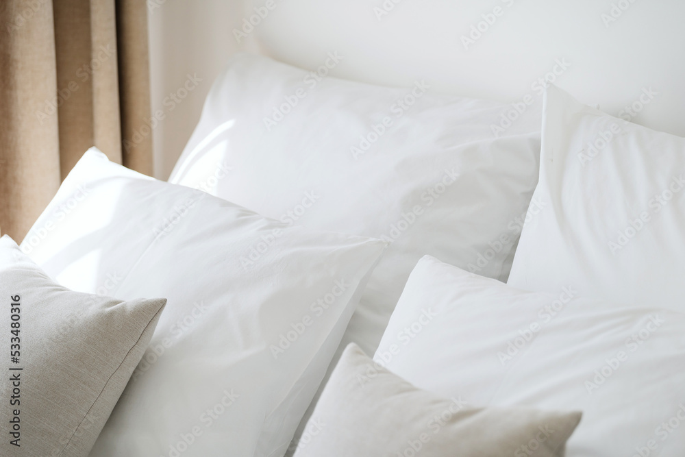 Hypoallergenic pillows in white and clean pillowcases фотография Stock