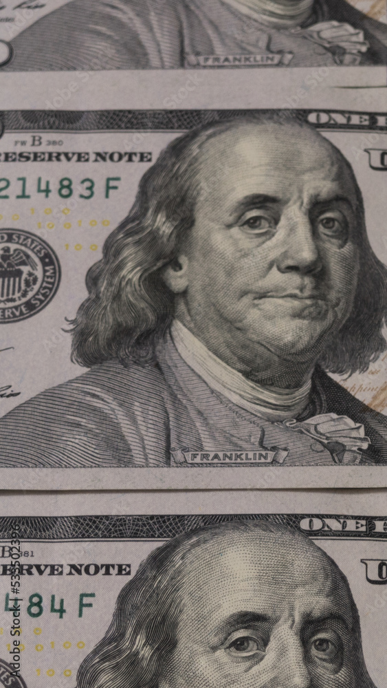 detalle-de-billetes-de-100-dolares-estadounidenses-alineados