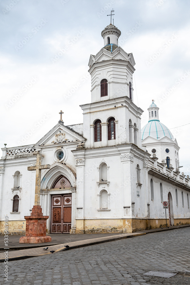 Obraz premium street view of cuenca old town, ecuador