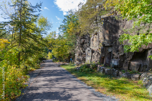 Fototapeta Naklejka Na Ścianę i Meble -  Autumn hiking trail along Saint Croix River at Interstate State Park in Minnesota