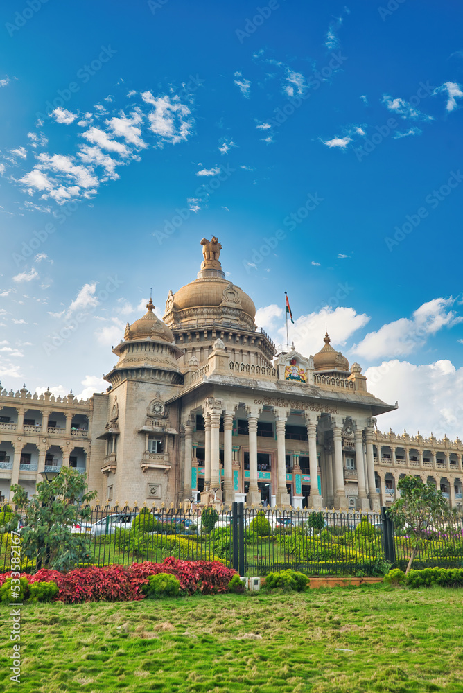 Obraz premium Vidhana Soudha in Bangalore, India, is the seat of the state legislature of Karnataka.