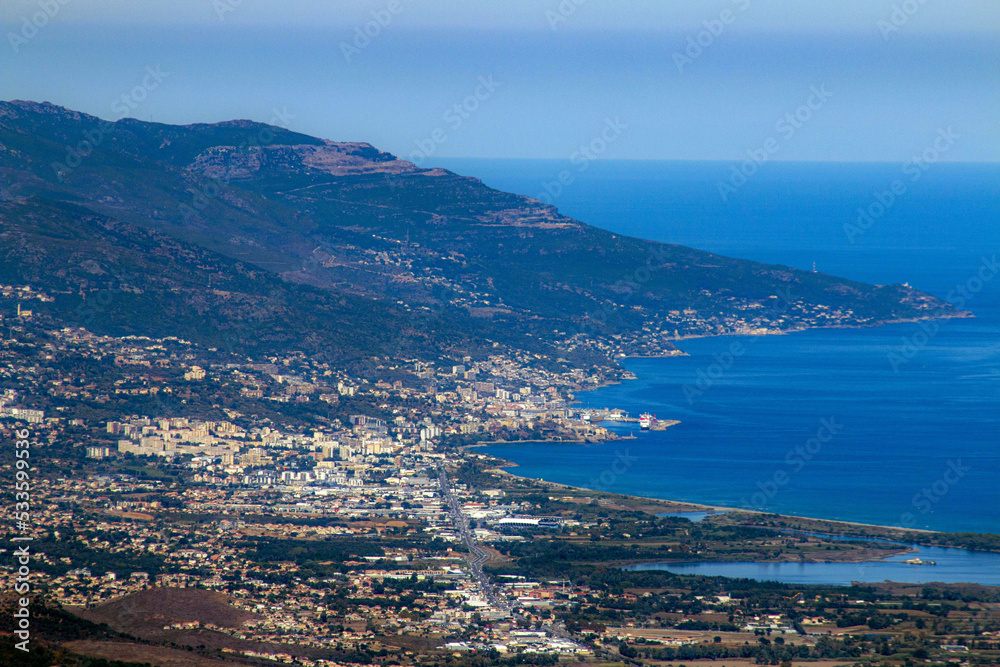 vue au grand angle de la ville de Bastia en haute corse