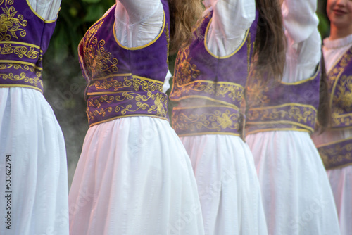 Danse costumée traditionnelle d'Albanie