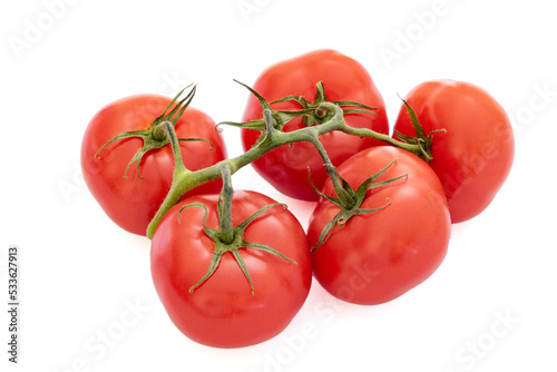 grappe de tomates isolés sur un fond blanc