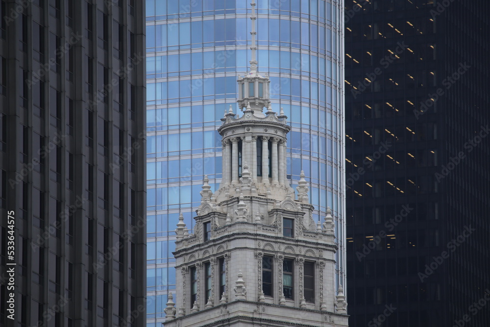 Naklejka premium Gebäudefassaden im Dämmerlicht