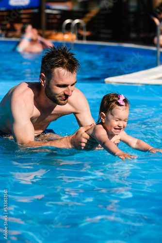 Father teach toddler girl how to swim © o_lypa