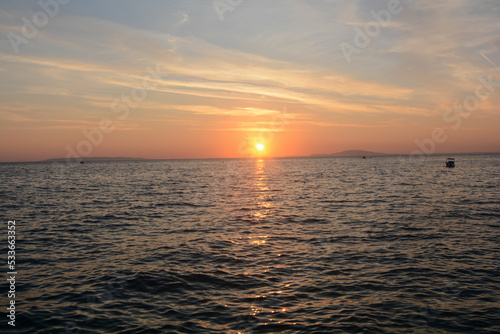 tramonto sul mare a Novaljia isola di pag croazia