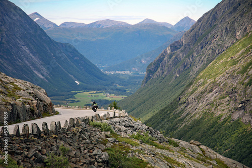 Mit dem Motorrad durch die Berge photo