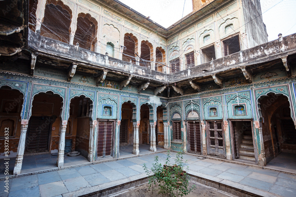 Fototapeta premium Exterior of an old haveli in Mandawa, Rajasthan, India, Asia