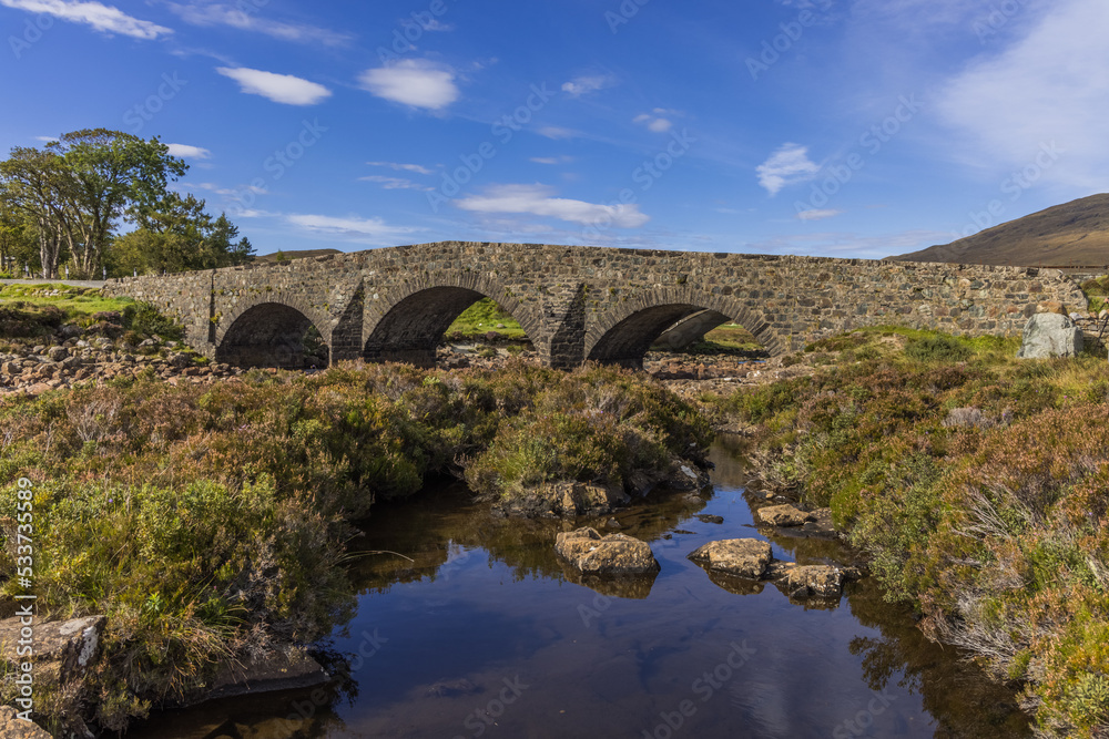 Fototapeta premium Sligachan Old stone bridge, Sligachan, Isle of Skye