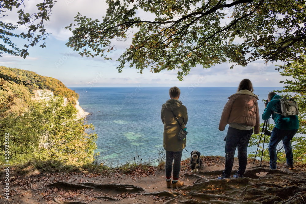 sassnitz, deutschland - steilküste auf der insel rügen