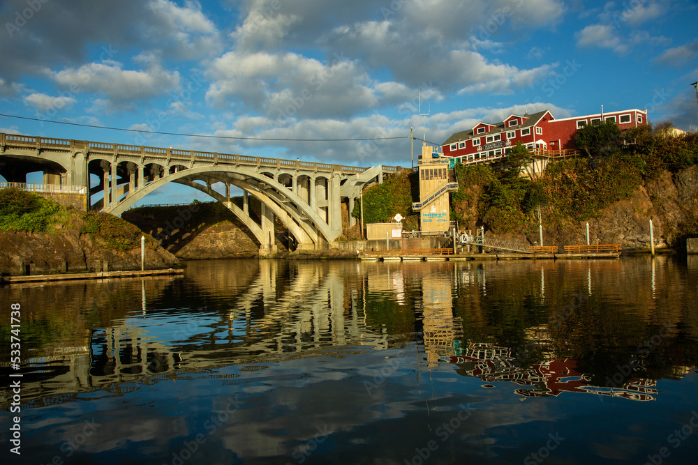 Fototapeta premium The Depoe Bay Harbor and a concrete arch bridge carrying traffic over highway US 101 at Depoe Bay on the Oregon coast.