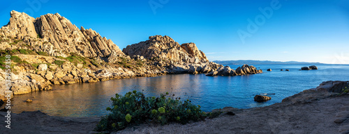 Cala di mezzo auf der Halbinsel Capo Testa auf Sardinien als Panorama