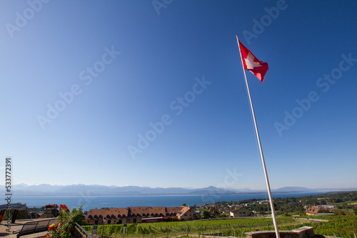 Fotografija Switzerland flag above lake Geneva and vineyards