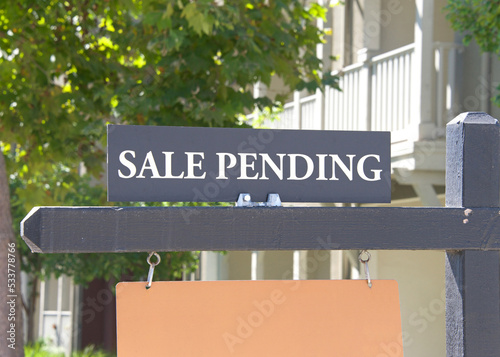 Close up on Sale Pending sign in front of a California Home. Housing crisis, homes for sale.. © sheilaf2002