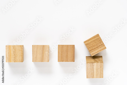 Fototapeta Naklejka Na Ścianę i Meble -  木製キューブの積み木 ５個（白背景）